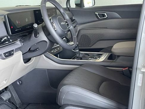 Used 2026 Kia Carnival EX FWD image 15