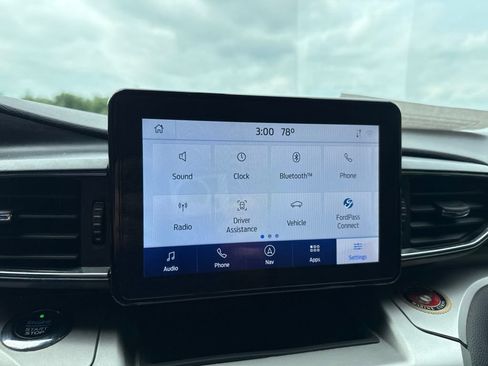 Used 2021 Ford Explorer XLT w/ Equipment Group 202A AWD/4WD image 28