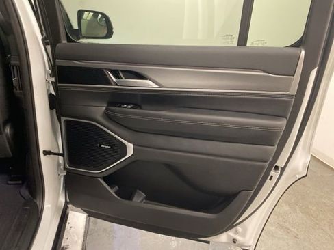 New 2026 Jeep Grand Wagoneer 4WD image 30