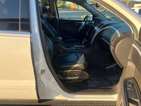 Used 2010 Chevrolet Traverse LT w/ Personal Connectivity Package image 24