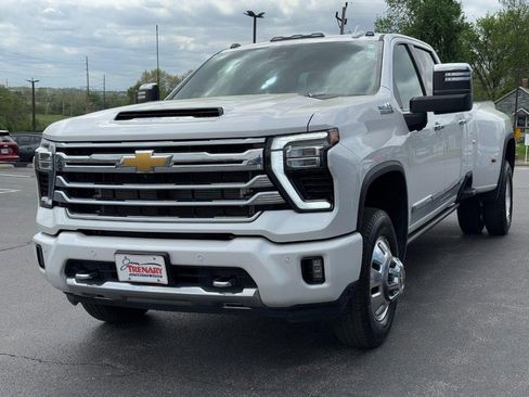 Used 2024 Chevrolet Silverado 3500 High Country w/ High Country Premium Package AWD/4WD image 9