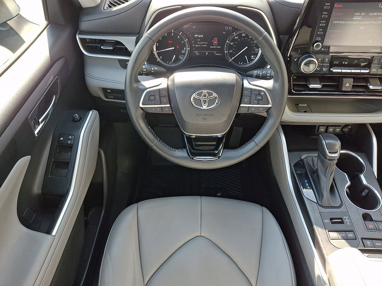 Used 2021 Toyota Highlander XLE AWD/4WD image 11