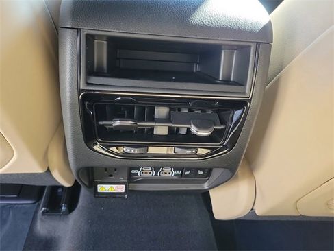 New 2025 Jeep Grand Cherokee Limited image 11