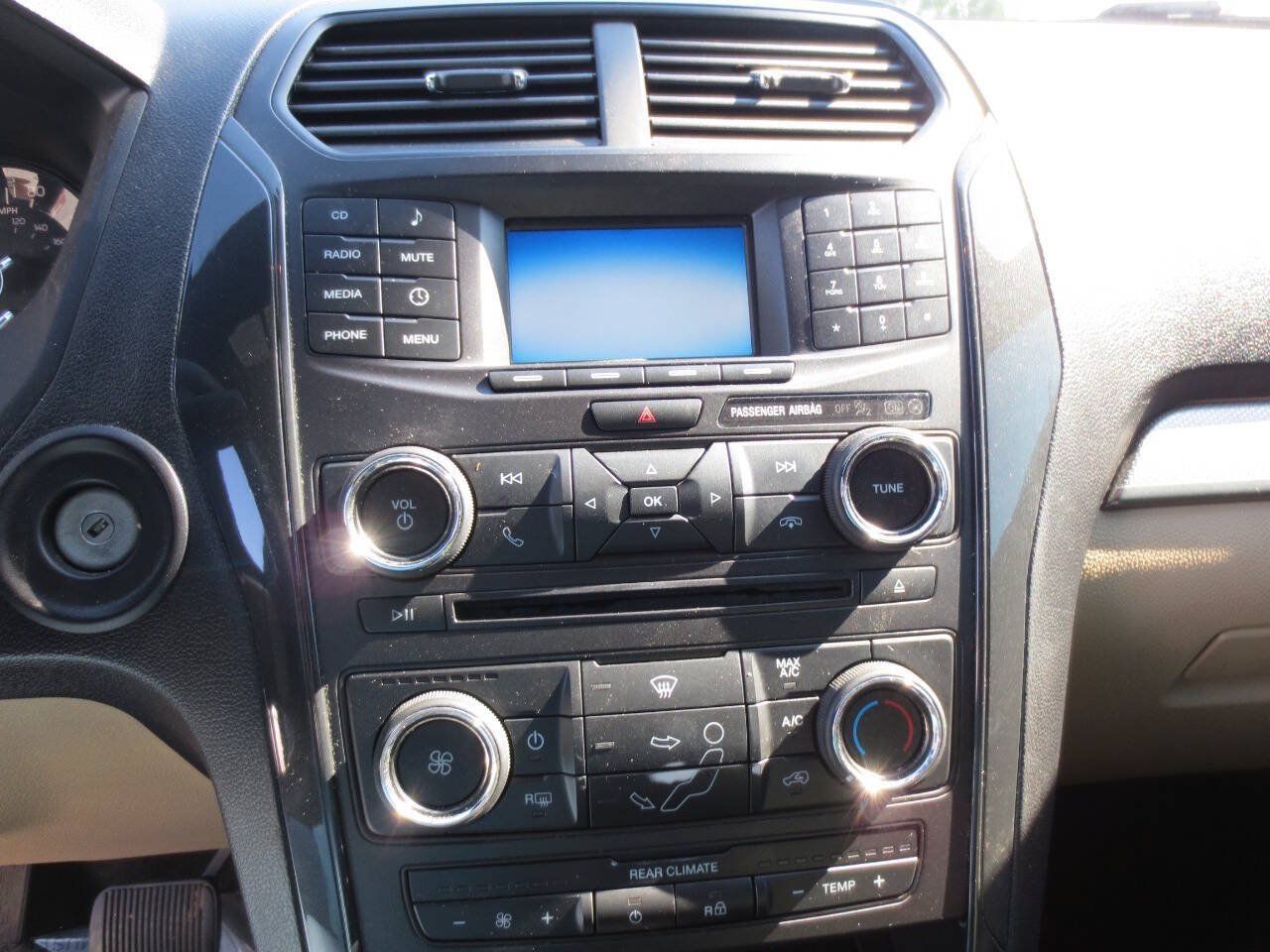 Used 2017 Ford Explorer FWD image 10