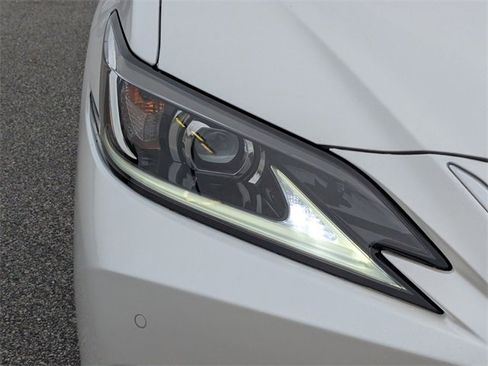 Certified 2023 Lexus ES 300h w/ Premium Package image 10