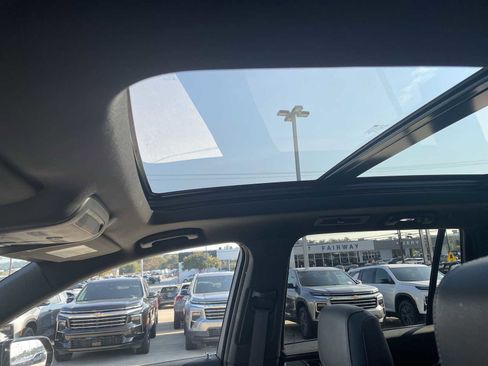 Certified 2025 Cadillac XT6 Premium Luxury image 19