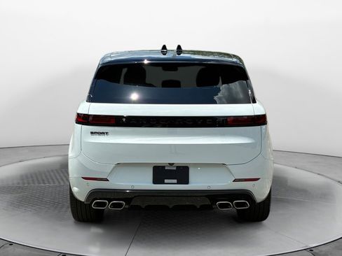 Used 2025 Land Rover Range Rover Sport Dynamic SE AWD/4WD image 6