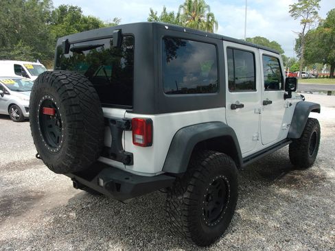 Used 2015 Jeep Wrangler Unlimited Rubicon w/ Connectivity Group AWD/4WD image 6