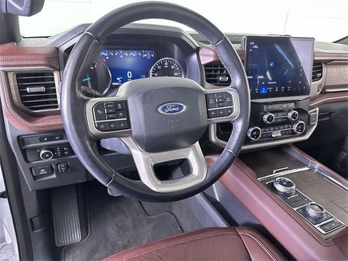 Used 2024 Ford Expedition Limited image 21