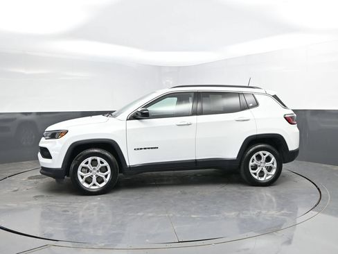 Used 2024 Jeep Compass Latitude AWD/4WD image 6