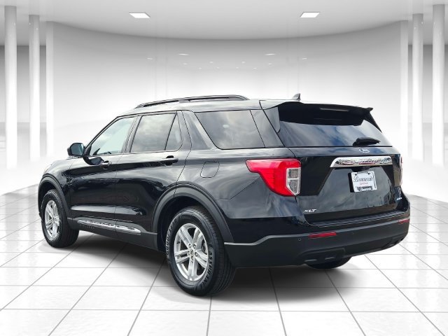 Used 2024 Ford Explorer XLT AWD/4WD image 3