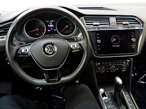 Used 2021 Volkswagen Tiguan SE FWD image 17