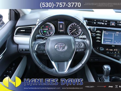 Used 2020 Toyota Camry SE image 16
