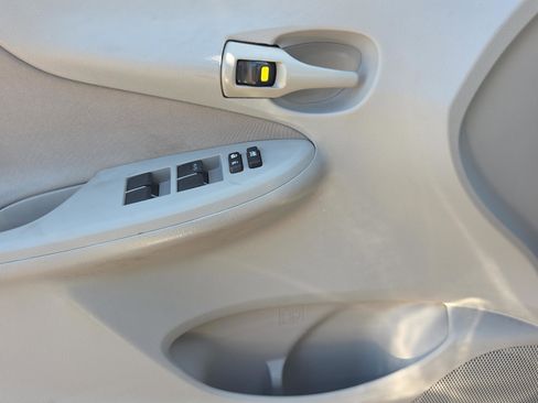 Used 2013 Toyota Corolla L image 24