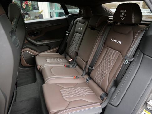 Used 2024 Lamborghini Urus S image 6