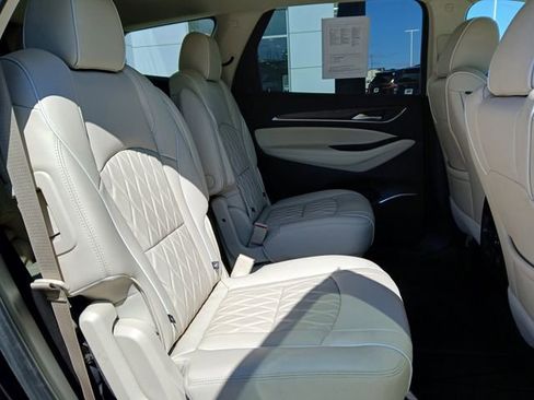 Used 2024 Buick Enclave Avenir w/ Avenir Technology Package image 17