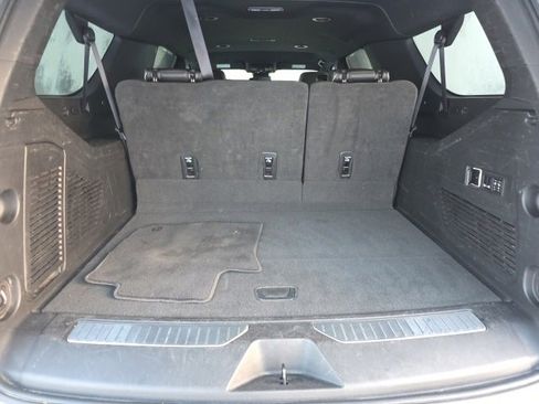 Used 2023 Chevrolet Suburban Premier image 18