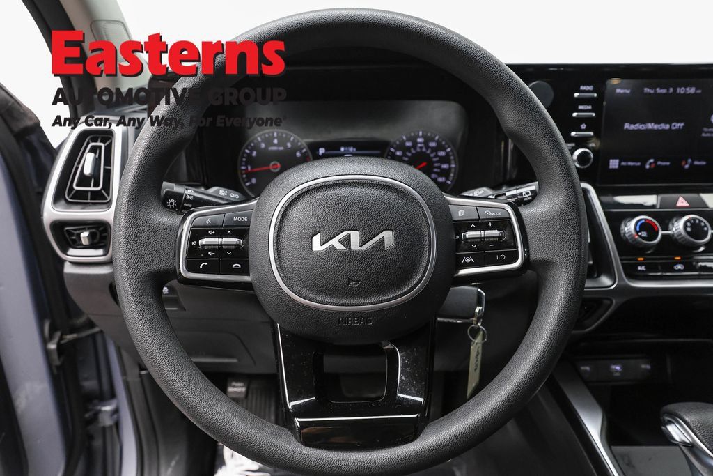 Used 2023 Kia Sorento LX AWD/4WD image 10