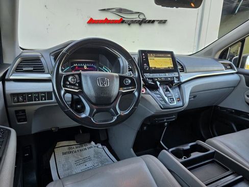 Used 2018 Honda Odyssey Touring image 17