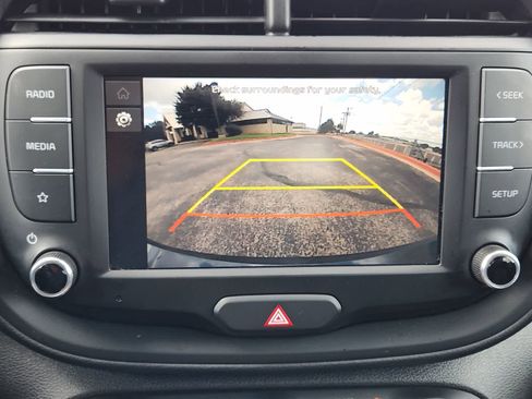 Used 2025 Kia Soul LX w/ LX Technology Package FWD image 18