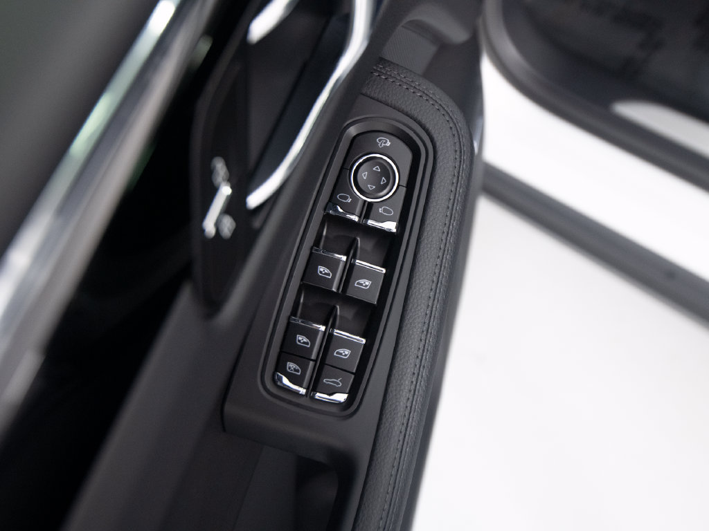 Certified 2026 Porsche Macan S AWD/4WD image 22
