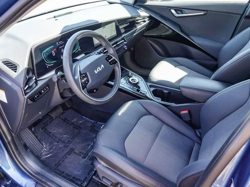 Certified 2023 Kia Niro EX FWD image 16