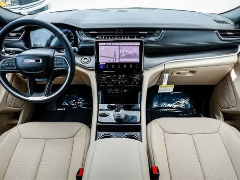 New 2025 Jeep Grand Cherokee Limited w/ Luxury Tech Group II image 12