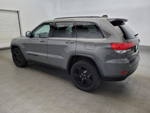 Used 2019 Jeep Grand Cherokee Laredo image 3