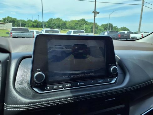 Used 2023 Nissan Rogue SV FWD image 5