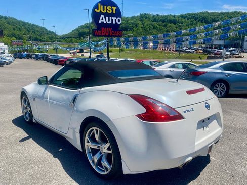 Used 2010 Nissan 370Z Touring w/ Sport Pkg RWD image 5
