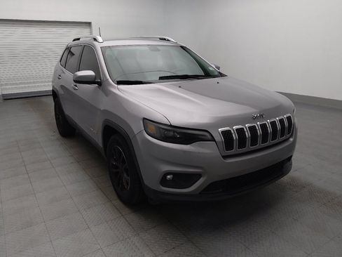 Used 2019 Jeep Cherokee Latitude w/ Popular Appearance Group FWD image 13