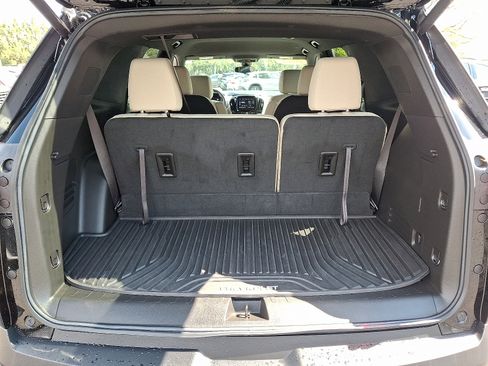 Used 2023 Chevrolet Traverse LT image 30