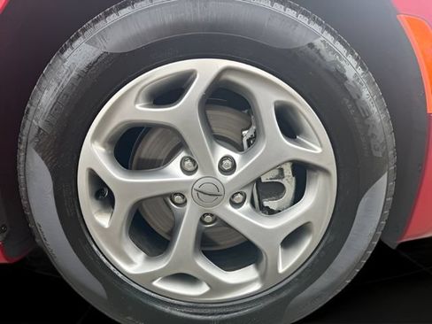 Certified 2024 Chrysler Pacifica Limited FWD image 11