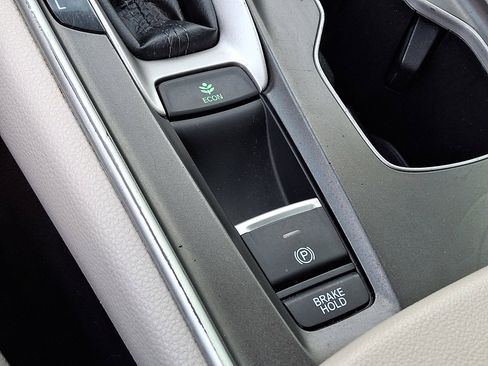 Used 2019 Honda Accord LX image 22