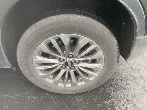 Used 2024 Cadillac XT4 Premium Luxury image 11