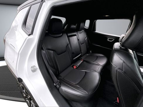 Used 2025 Jeep Compass Trailhawk image 24