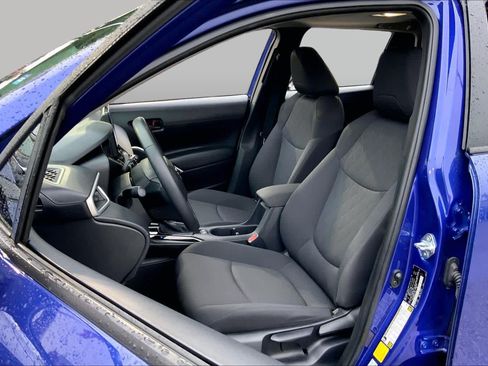 Used 2024 Toyota Corolla Cross LE w/ Moonroof Package FWD image 8