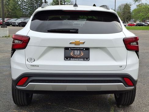 Used 2025 Chevrolet Trax LT FWD image 22