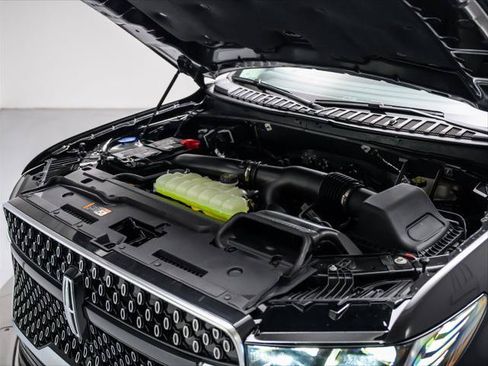 New 2026 Lincoln Navigator Premiere AWD/4WD image 10