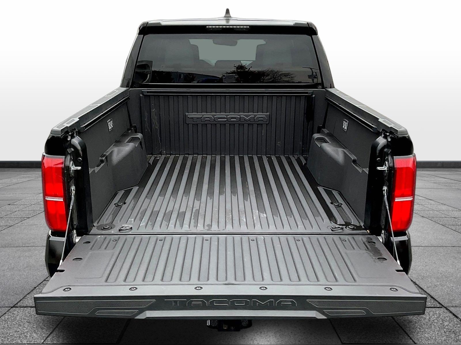 Used 2025 Toyota Tacoma SR5 AWD/4WD image 10
