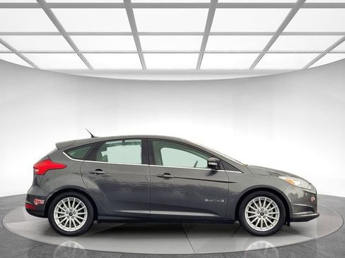 Used 2017 Ford Focus Electric Hatchback image 4