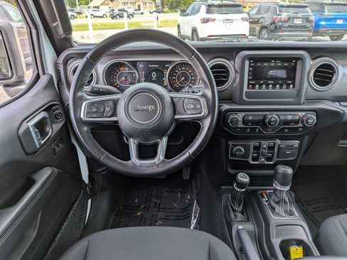 Used 2021 Jeep Wrangler Unlimited Sahara AWD/4WD image 23