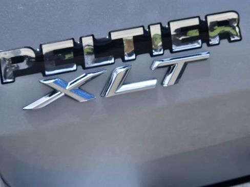 Used 2023 Ford Explorer XLT RWD image 9