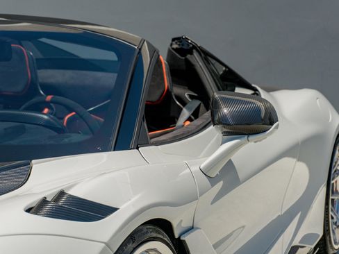Used 2022 McLaren 765LT RWD image 36