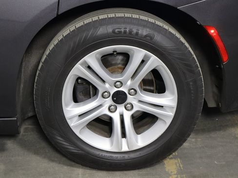 Used 2019 Dodge Charger SXT RWD image 36