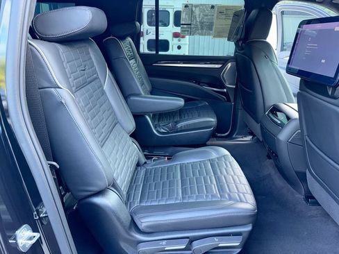 Used 2025 Cadillac Escalade ESV Sport Platinum AWD/4WD image 29