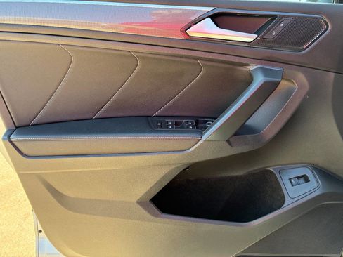 Used 2022 Volkswagen Tiguan SE R-Line image 8