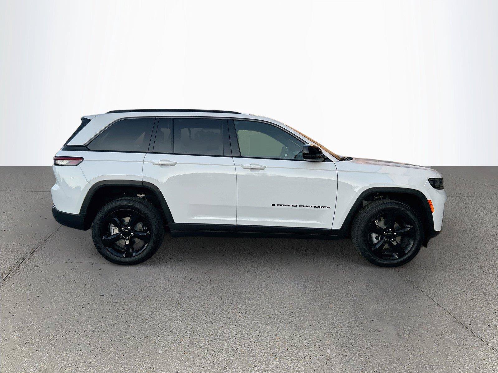 New 2026 Jeep Grand Cherokee Limited w/ Limited Altitude Package AWD/4WD image 3