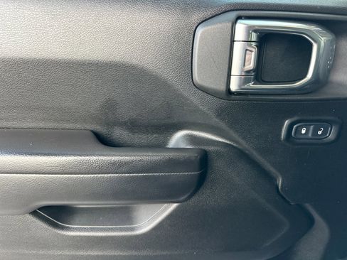 Used 2021 Jeep Gladiator Willys image 11