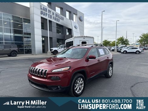 Used 2017 Jeep Cherokee Latitude AWD/4WD image 1